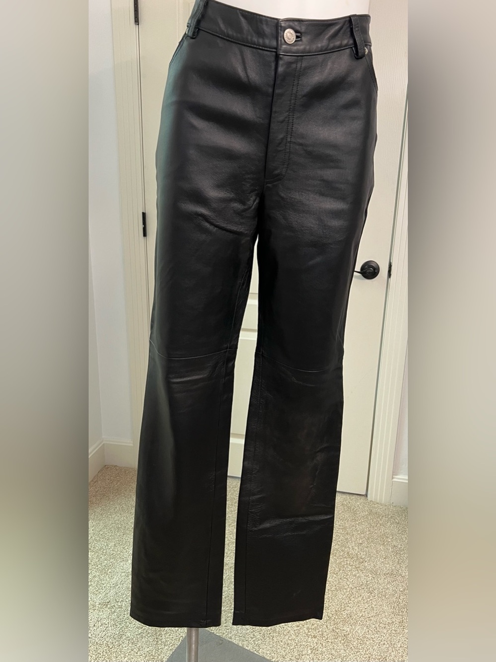 Newport News Black Straight Leg Leather-Jeans 10 T 33” inseam